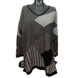 Dana Buchman Large Black White Geometric Long Sleeve Slit Side High Low Sweater